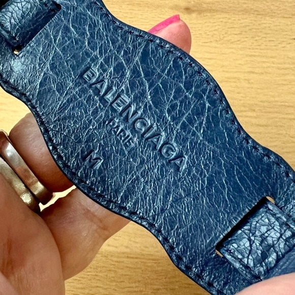 BALENCIAGA ARENA NAVY BLUE LEATHER BRACELET GOLD HARDWARE WORN ONES PRISTINE - Picture 4 of 16